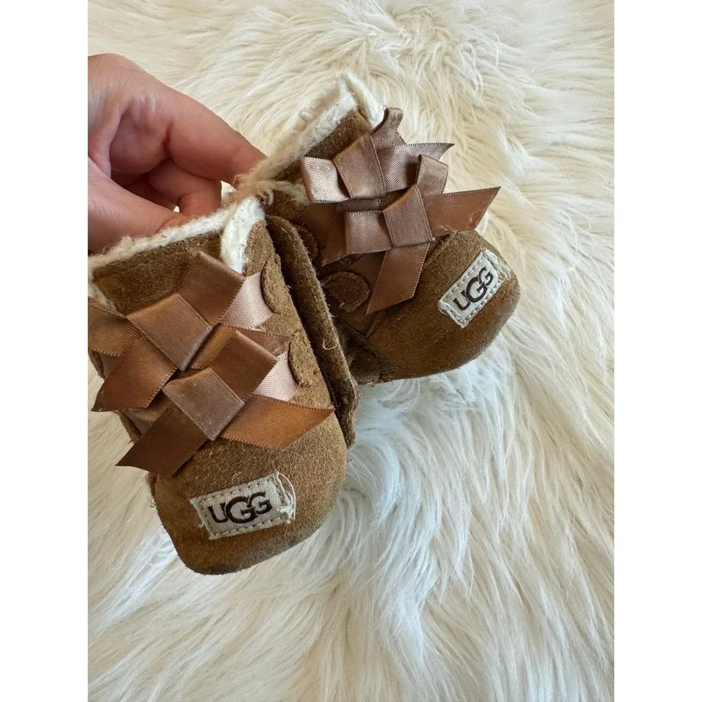 Ugg baby boots‎ bow back size 2/3